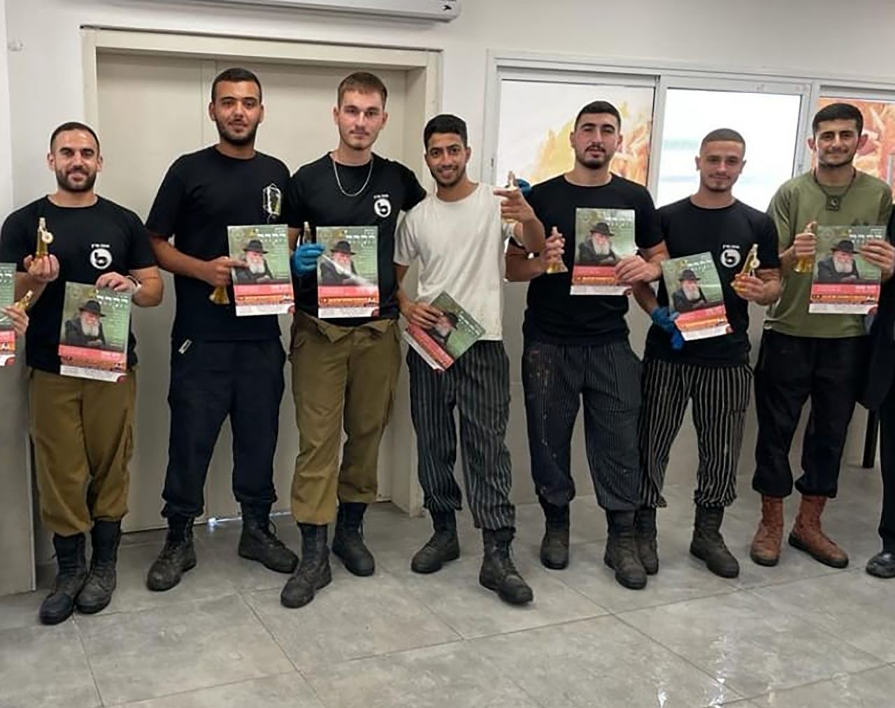 קרית גת: השלוחים במבצע שופר וחלוקת ערכות דבש למאות חיילי צה"ל